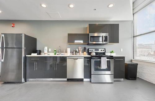 Downtown Pittsburgh Apartment | Stylish and Affordable Downtown Apt Near PNC Park