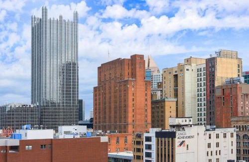 Downtown Pittsburgh Apartment | Stylish and Affordable Downtown Apt Near PNC Park
