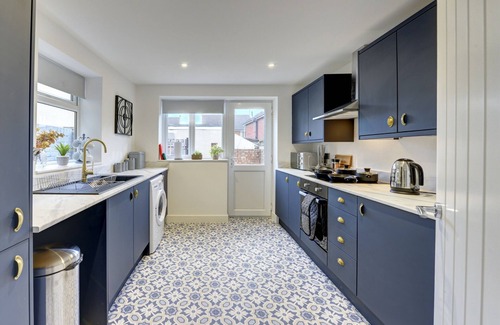 Hull Condo | Stylish and Beautiful 3 Bed House