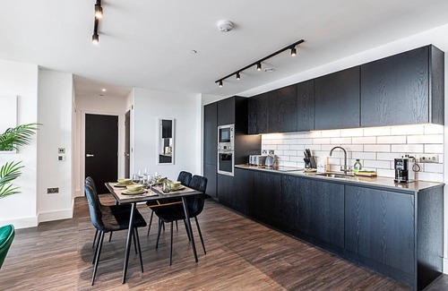 College Park and Old Oak Apartment | Stylish and Bright West London Gem