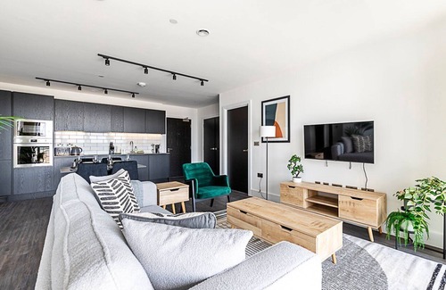 College Park and Old Oak Apartment | Stylish and Bright West London Gem