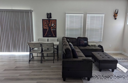 Mebane House | Stylish and charming 2-bedroom house with AC and WiFi in Mebane