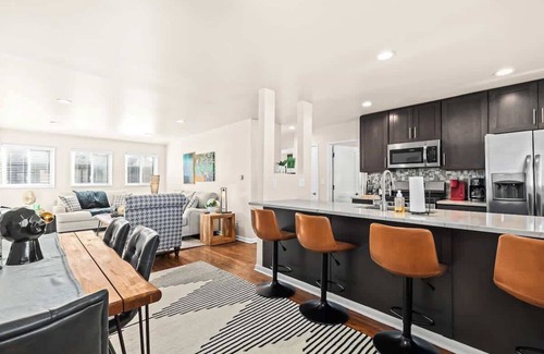 Royal Oak Apartment | Stylish and Charming Apt | Beaumont 8ms | 2BD