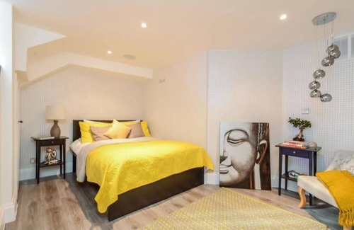 Ealing Common Apartment | Stylish and Comfort 2BR Flat