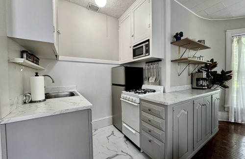 Bloomington Apartment | Stylish and comfortable, Central Location, Views of Franklin Park, Quiet & Cozy!