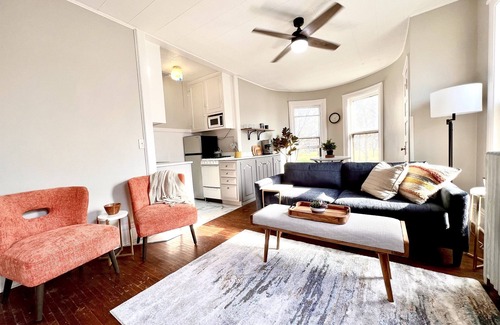 Bloomington Apartment | Stylish and comfortable, Central Location, Views of Franklin Park, Quiet & Cozy!