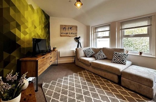 Douglas Apartment | Stylish and Compact 2BD apt for 4 near the Sea