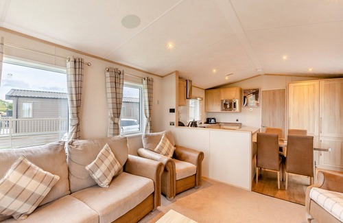 Penrith House | Stylish and contemporary holiday home with one master double with en suite W.