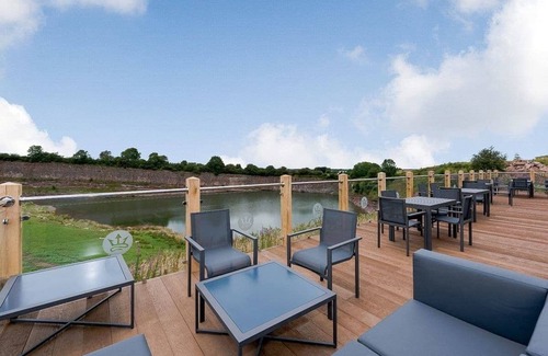 Penrith House | Stylish and contemporary holiday home with one master double with en suite W.