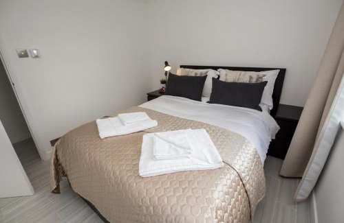 Ealing Apartment | Stylish and Cosy 1 BDR Apt, Ealing Broadway