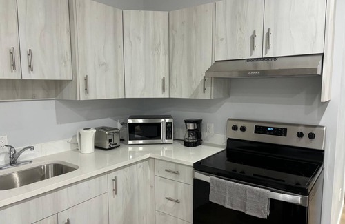Lynnwood Ridge Apartment | Stylish and Cozy Guest Suite