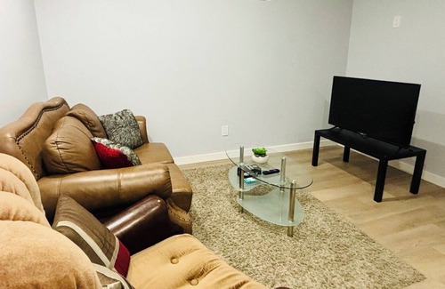 Lynnwood Ridge Apartment | Stylish and Cozy Guest Suite
