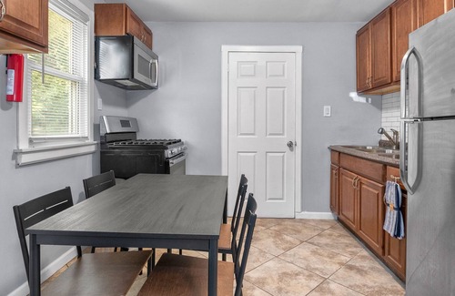 Lincoln Park House | Stylish and Cozy Home | Pet Friendly