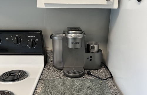Seven Oaks Condo | Stylish and Cozy One Bedroom Condo in Prime Location
