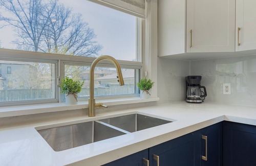West Oakville House | Stylish, and Fully Renovated Bungalow Retreat