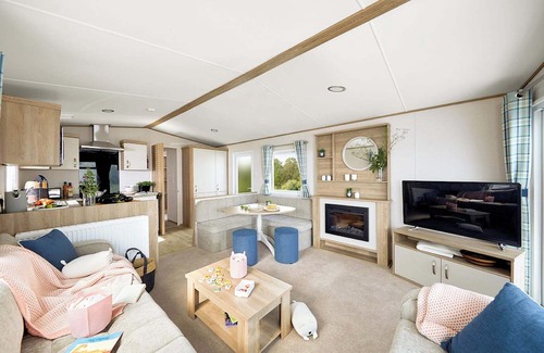 Graigfechan House | Stylish and modern 12ft-wide caravan with one double two one twin.