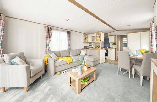 Graigfechan House | Stylish and modern 12ft-wide caravan with one double two one twin.