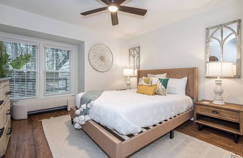 Crabtree Apartment | Stylish and Modern 2 Bedroom House Near Crabtree Valley Mall