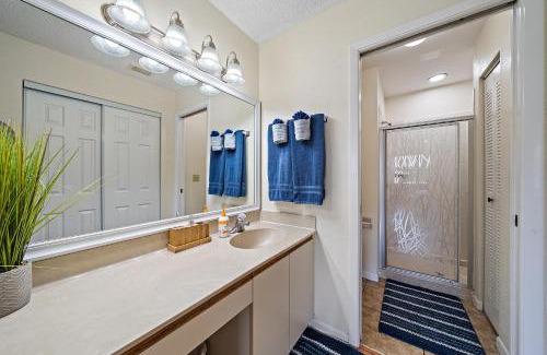 Trailer Estates Apartment | Stylish and Modern Shorewalk condo close to top beaches, heated pools, hot tub, IMG Academy, dining