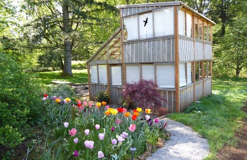 Molalla Cabin | Stylish and Romantic Glamping Cabin with private hiking and Wood Burning Hot Tub