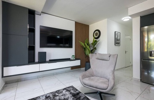 La Mercy Apartment | Stylish and Slick Sibaya E214