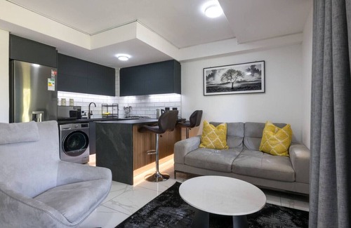 La Mercy Apartment | Stylish and Slick Sibaya E214