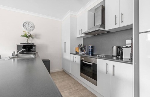 Ravenswood Apartment | Stylish and Spacious Launceston Villa + Free Wifi