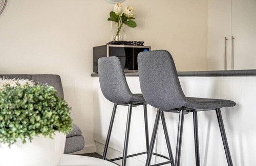 Ravenswood Apartment | Stylish and Spacious Launceston Villa + Free Wifi
