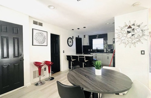 Smyrna House | Stylish and Spacious 1BR Townhouse -5 Min from Truist Park