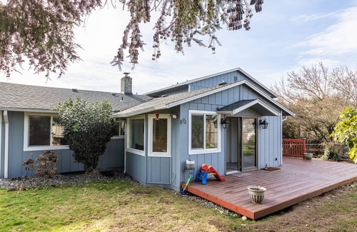 West End House | Stylish and Sunny Modern Oasis | Backyard | Grill