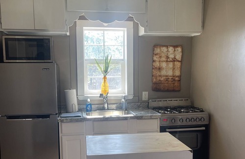Fort Sumner House | Stylish and well appointed 2/1 in quiet neighborhood.