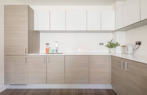 Cambridge Apartment | Stylish Apartment 1 min to Station with Balcony