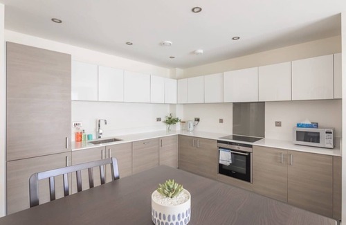 Cambridge Apartment | Stylish Apartment 1 min to Station with Balcony