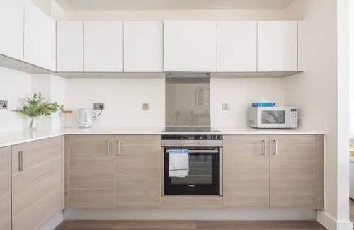 Cambridge Apartment | Stylish Apartment 1 min to Station with Balcony