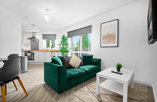 Cradley Heath Apartment | Stylish Apartment * 2 Bedroom * Netflix WIFI