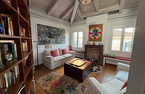 San Polo Apartment | Stylish apartment 5 min walk from Rialto 360 degree panoramic view