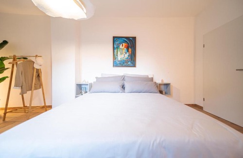 Neuendorf Apartment | Stylish Apartment by the Rhine River