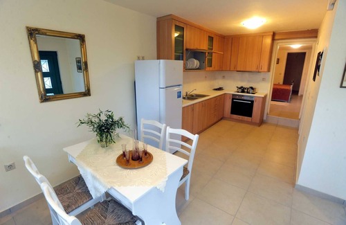 Skotino Apartment | Stylish Apartment Close To The Beach
