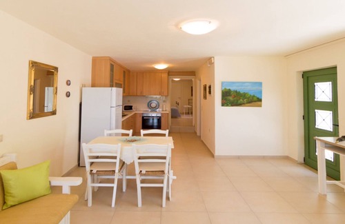 Skotino Apartment | Stylish Apartment Close To The Beach