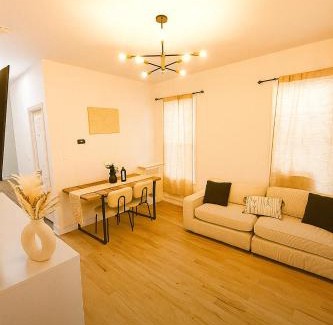 Weequahic Apartment | Stylish Apartment Close to Airport & Malls