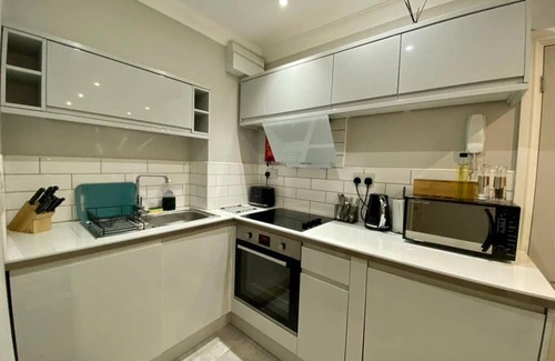 Canton Apartment | Stylish Apartment for 2 Nr Centre & Victoria Park