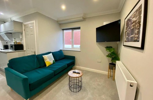 Canton Apartment | Stylish Apartment for 2 Nr Centre & Victoria Park