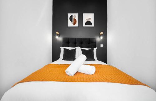 Cradley Apartment | Stylish Apartment - Free Wifi & Netflix - On Street Parking - Double Bed - 49aG