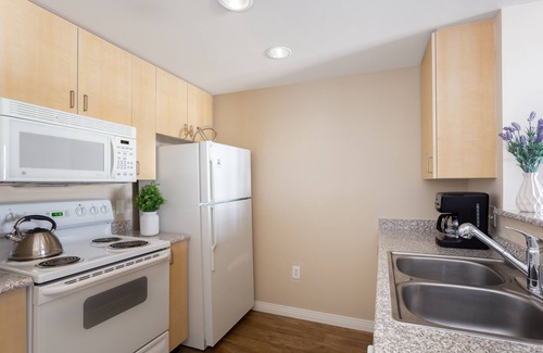 Old Pasadena Apartment | Stylish Apartment/Great Location/WiFi/Self Check In-Out/High Cleanliness Stdrs!