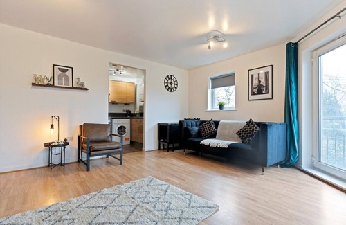 Chelmsford Apartment | Stylish Apartment in City Centre w/Free Parking
