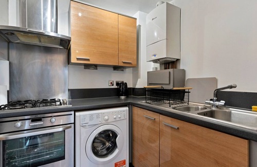 Chelmsford Apartment | Stylish Apartment in City Centre w/Free Parking