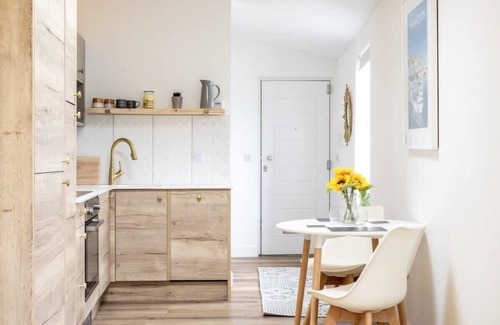 Maenporth Apartment | Stylish Apartment in Falmouth, nr Seafront
