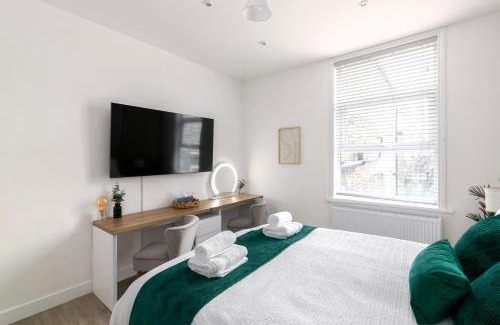 Queen's Park Apartment | Stylish Apartment in Queens Park