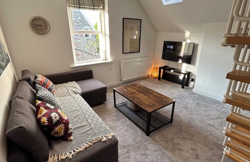 Clifton House | Stylish Apartment in the Heart of Clifton Village. Street Parking.
