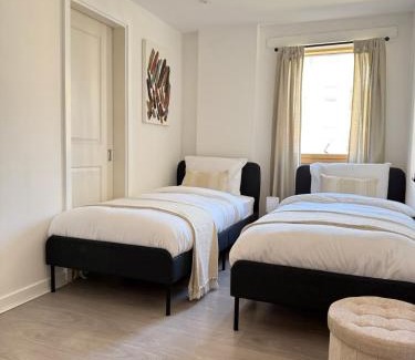 Wimbledon Park Apartment | Stylish Apartment In Wimbledon - Free Underground Parking - Sleeps 5